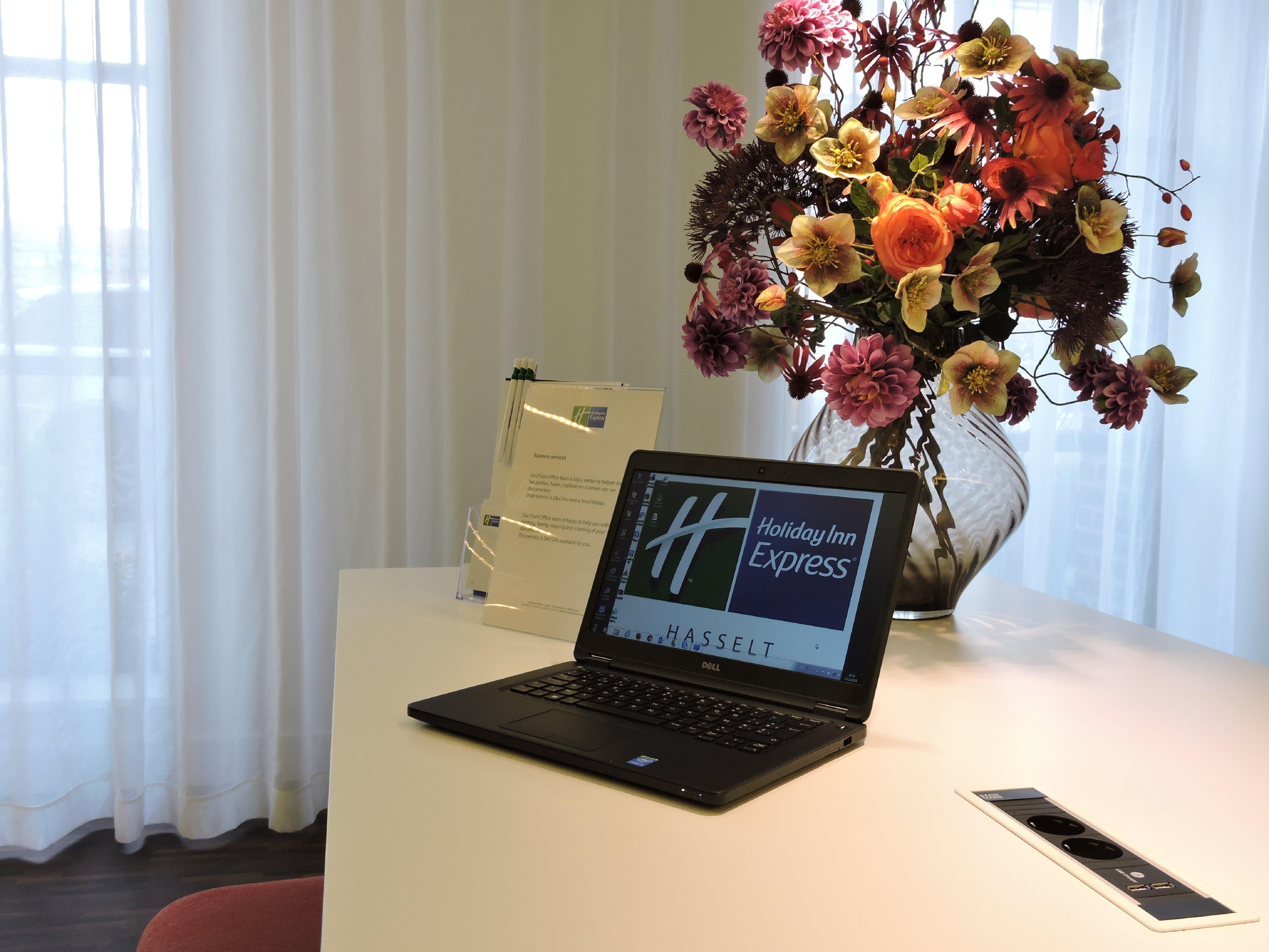 Holiday Inn Express Hasselt By Ihg Exteriör bild