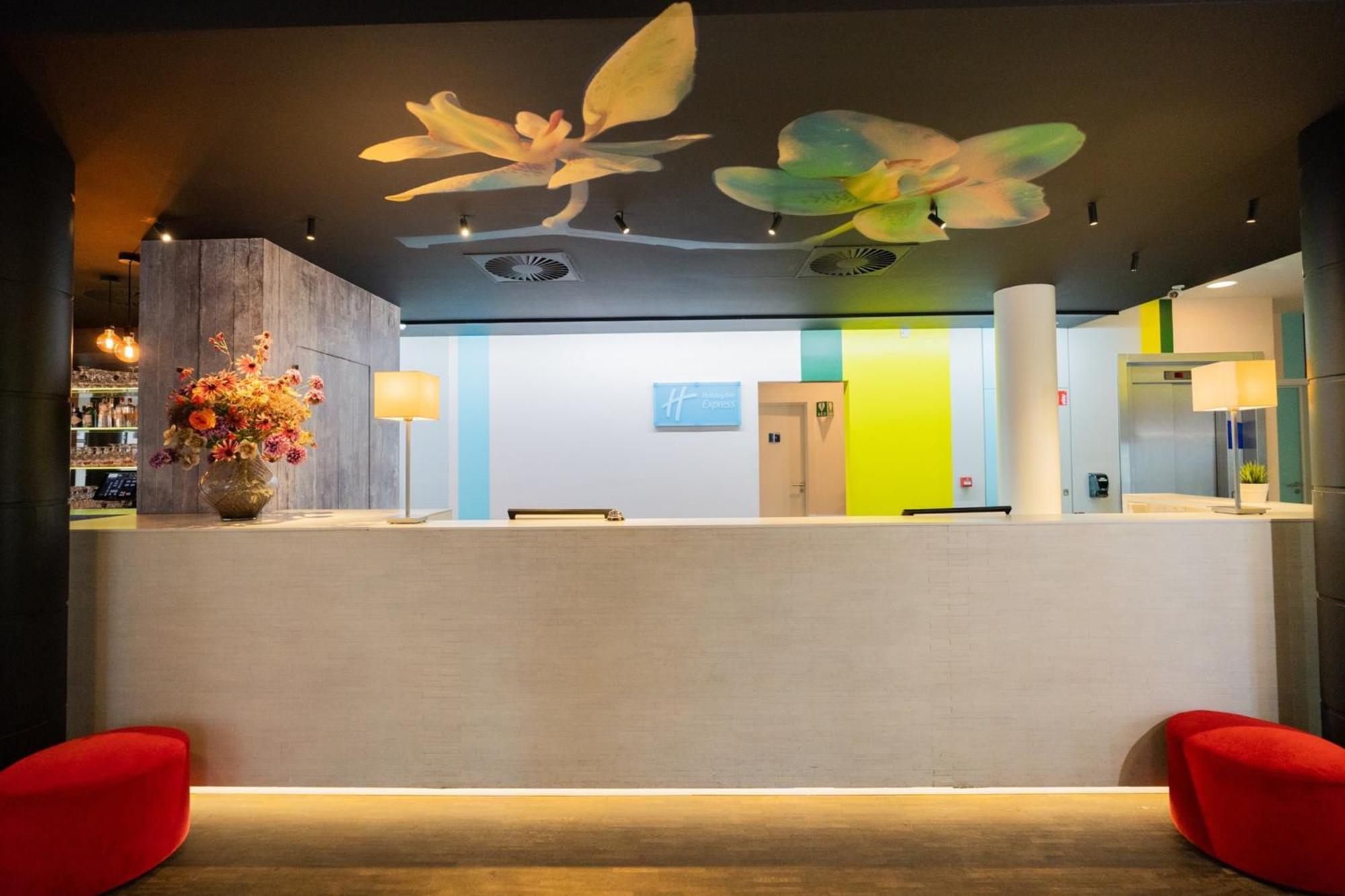 Holiday Inn Express Hasselt By Ihg Exteriör bild