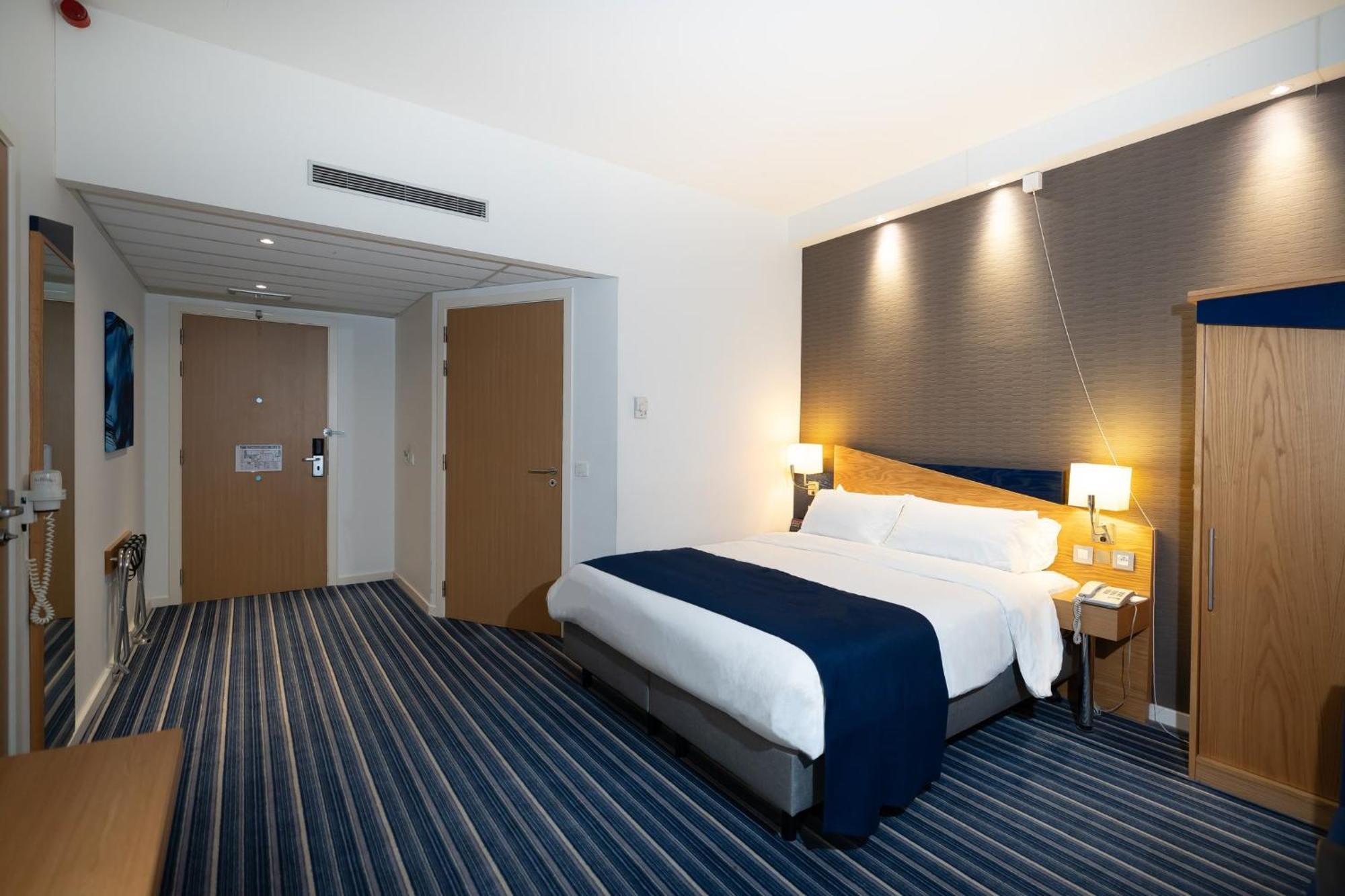 Holiday Inn Express Hasselt By Ihg Exteriör bild